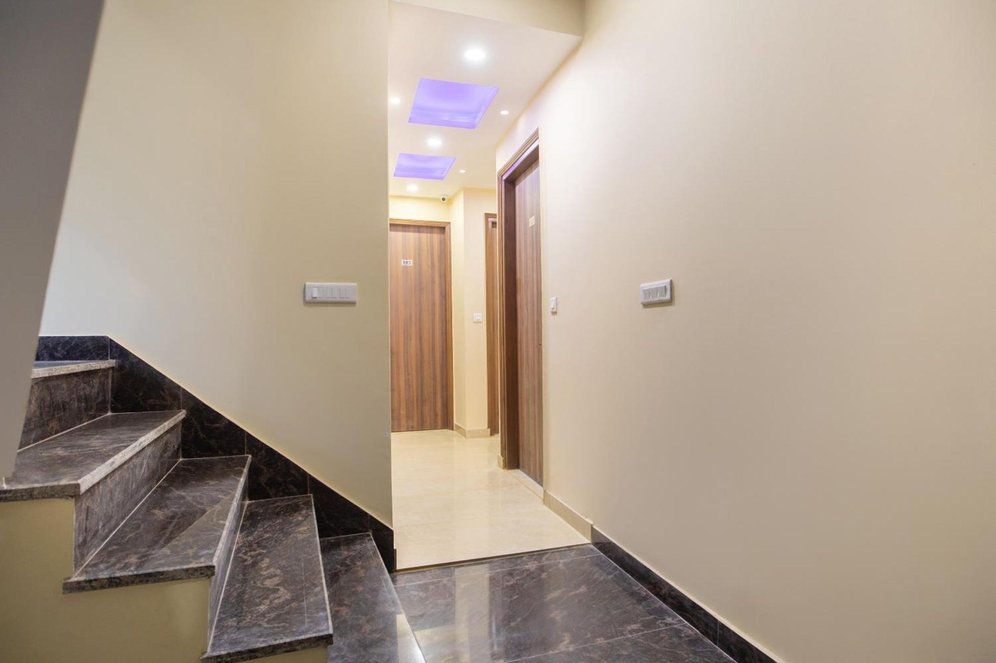 Super Oyo Hotel O Red Stone Inn New Delhi Exterior photo
