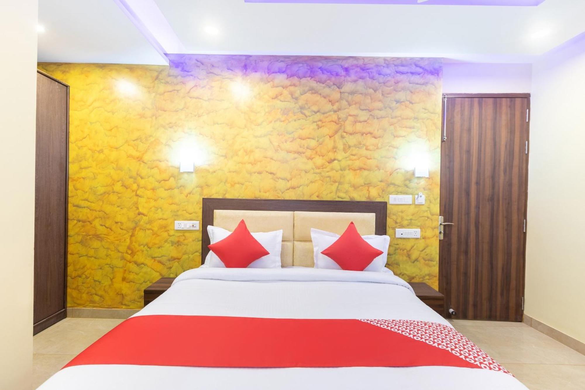 Super Oyo Hotel O Red Stone Inn New Delhi Exterior photo